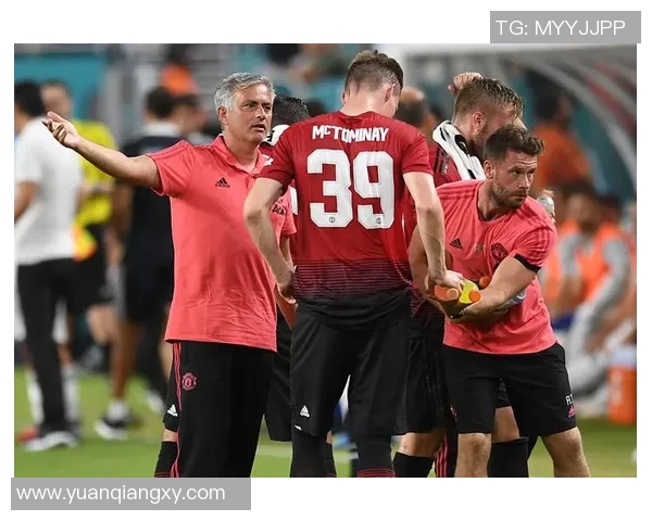 安粤兄对决曼联的精彩较量引发球迷热议与期待