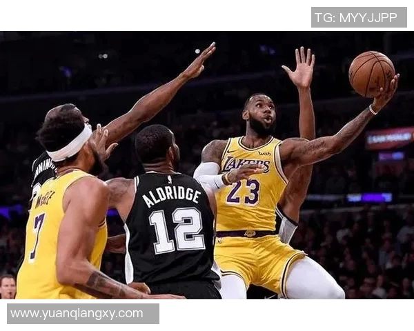 詹姆斯32+13+10，领袖表现助湖人击败国王